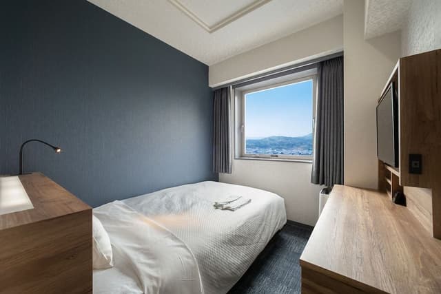 Single Room, Smoking