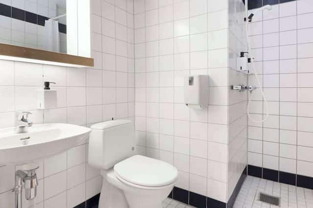 Economy Twin Room, Shared Bathroom