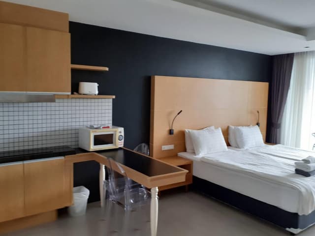 Deluxe Pool Access Room
