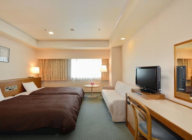 Twin Room, Smoking