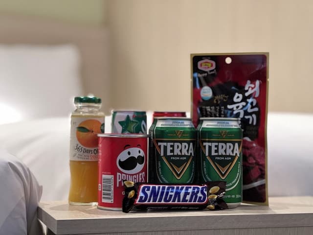 [My Mini Bar] Standard Triple + Mini Bar (Includes Alcohol - ID Verification Required)