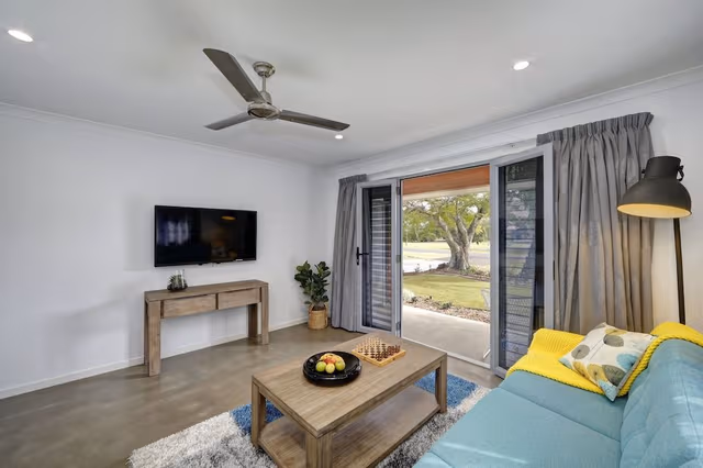 Deluxe Studio, 1 Bedroom, Private Bathroom, Golf View