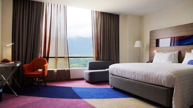 Deluxe Room, 1 King Bed (Grand)