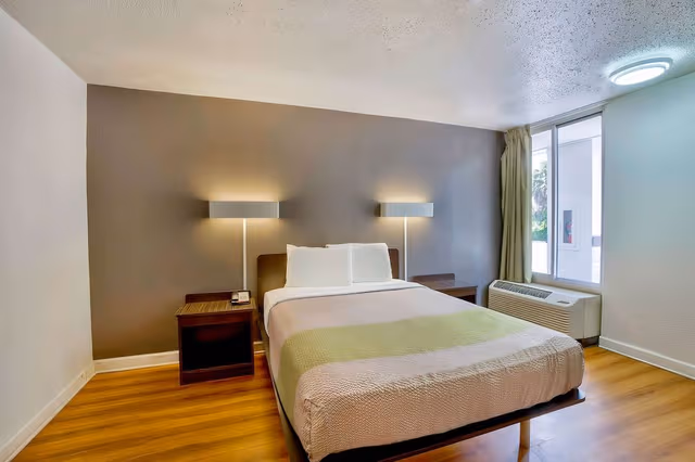 Standard Room, 1 Queen Bed, Smoking