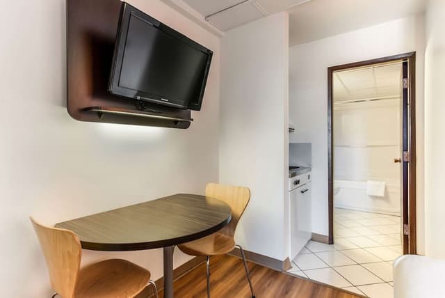 Deluxe Room, 1 Queen Bed, Non Smoking, Kitchenette
