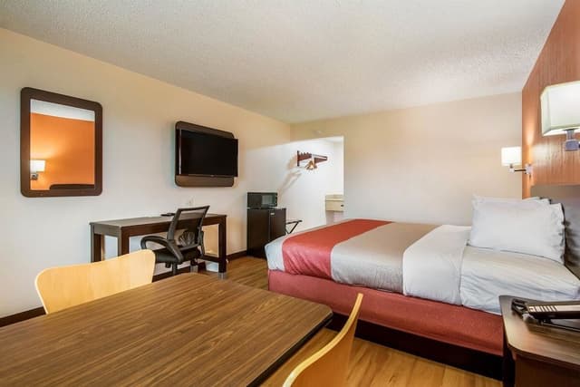 Standard Room, 1 King Bed, Non Smoking, Refrigerator & Microwave