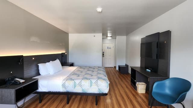 Standard Room, 2 Queen Beds, Roll-in Shower, Non Smoking
