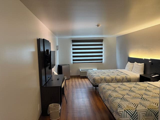 Standard Room, 2 Queen Beds, Non Smoking, Refrigerator