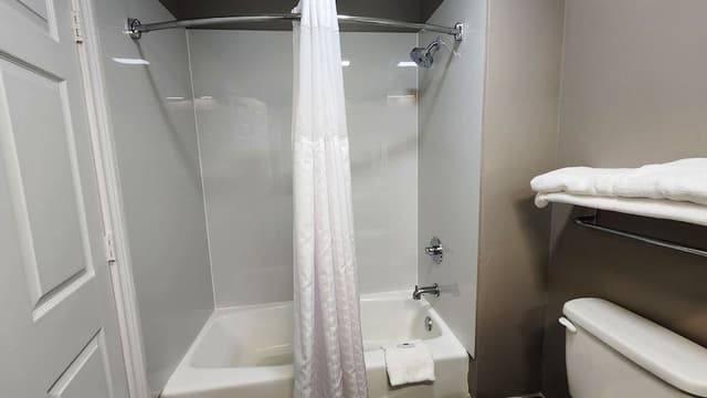 2 Queen Beds | Mobility Accessible Tub, Smk