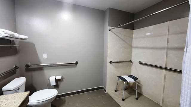 Standard Room, 2 Queen Beds, Roll-in Shower, Non Smoking
