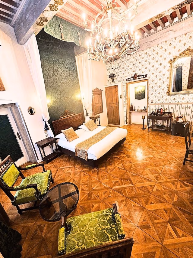 Deluxe Suite
