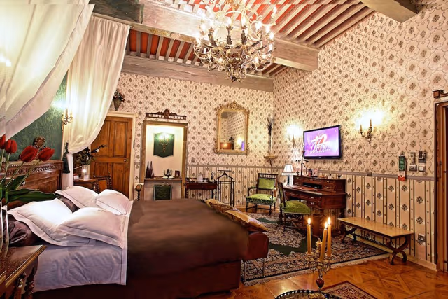 Deluxe Suite