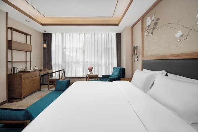 Superior Room, 1 King Bed, City View