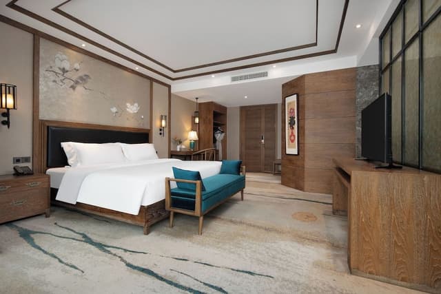 Superior Suite, 1 King Bed, City View (Spa Treatment)