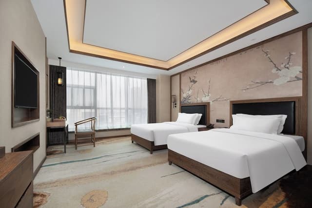 Deluxe Room, 2 Twin Beds, City View (High Floor)