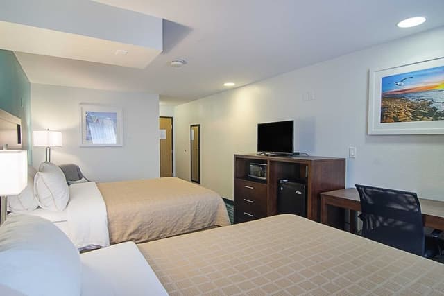 Standard Room, 2 Queen Beds, Non Smoking