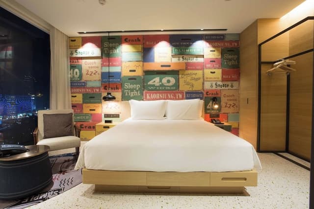Standard Room, 1 King Bed, City View