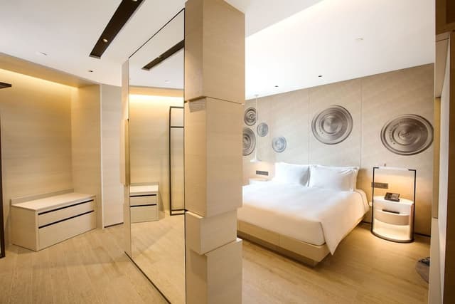 Standard Room, 1 King Bed, City View
