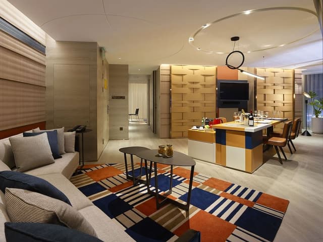 Suite, 1 Bedroom, Park View (Dining)