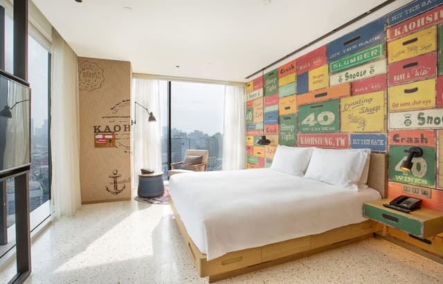Standard Room, 1 King Bed, City View