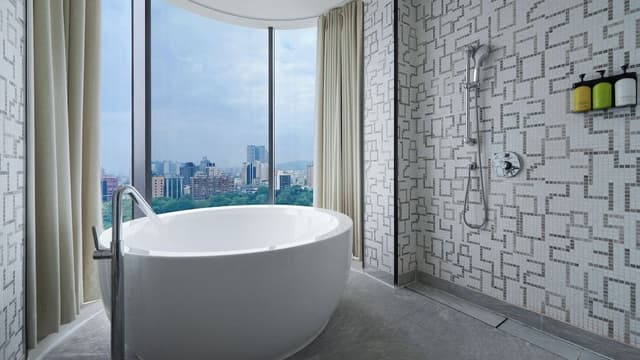 Suite, 1 Bedroom, Park View (Dining)