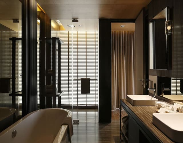Panoramic Suite, Hi-Tea & Club Lounge Access, 15% Dis on Laundry, Floor Butler on Request