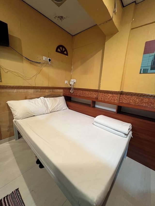 Economy Room
