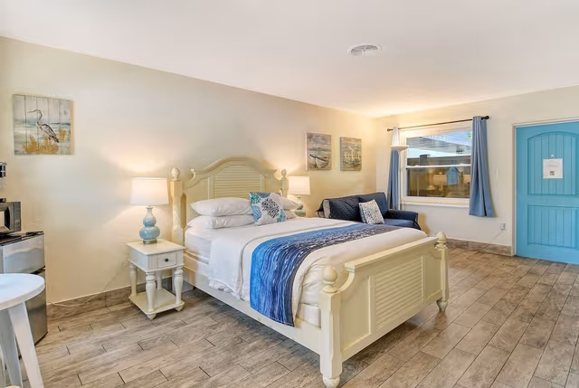 Courtyard Studio Suite (1 Queen Bed and 1 Sofabed)