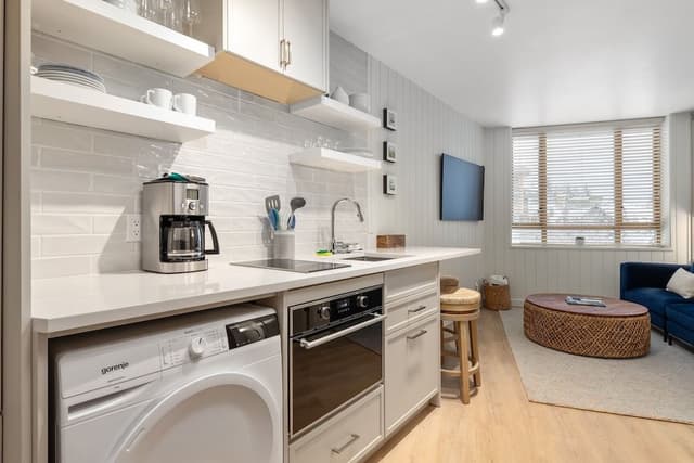 Studio Suite, 1 King Bed, Mountain View (Single space, no separate bedroom)