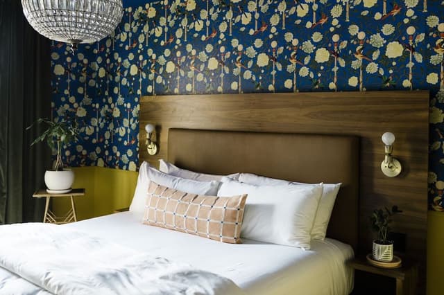 Deluxe Room, 1 King Bed, Non Smoking (Medium Plus)