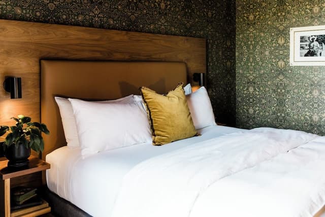 Deluxe Room, 1 King Bed, Non Smoking (Medium Plus)