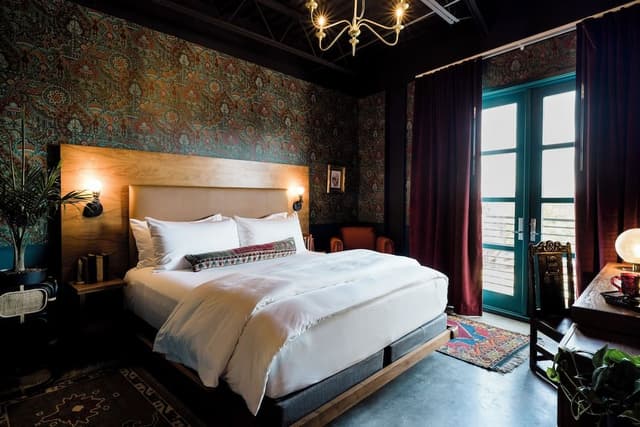 Signature Room, 1 King Bed, Non Smoking (Medium)