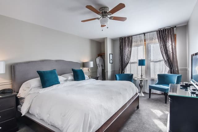 Traditional Room, 1 King Bed