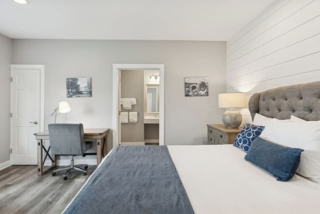 Deluxe Room, 1 King Bed