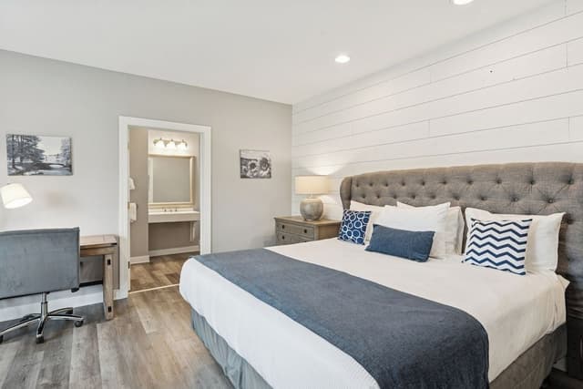 Deluxe Room, 1 King Bed