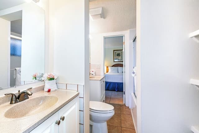 Condo, 1 Bedroom, Kitchenette