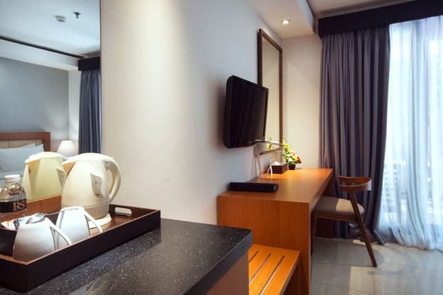 Deluxe Twin Room (No View)