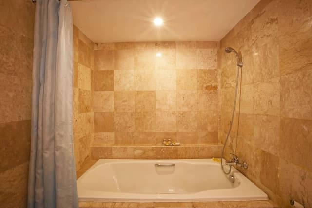 Deluxe Twin Room (No View)