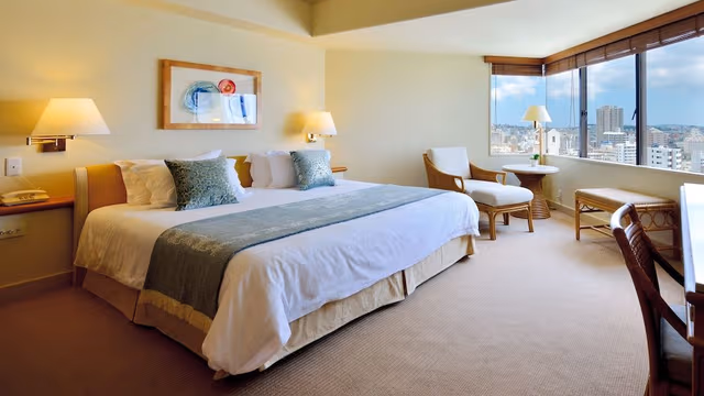 Club Room, 1 King Bed, Lounge access, Non Smoking