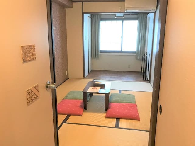 Japanese Room with private toilet 2-3 people