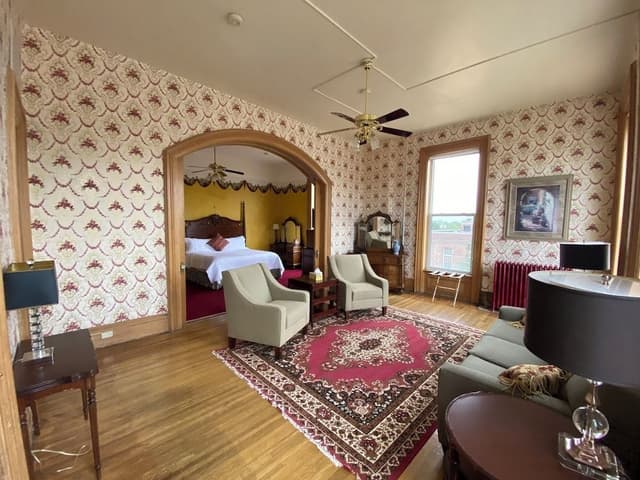 Presidential Room, 1 King Bed, City View