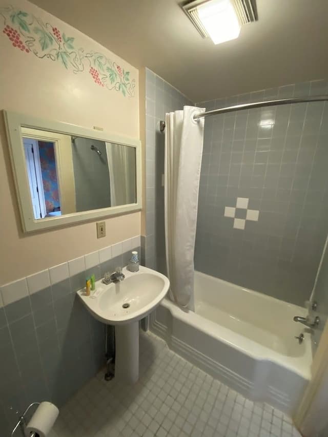 Basic Room, 1 Queen Bed
