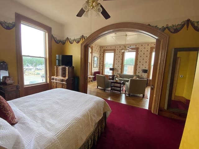 Presidential Room, 1 King Bed, City View
