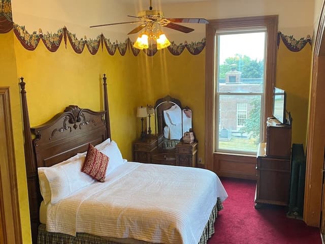 Presidential Room, 1 King Bed, City View