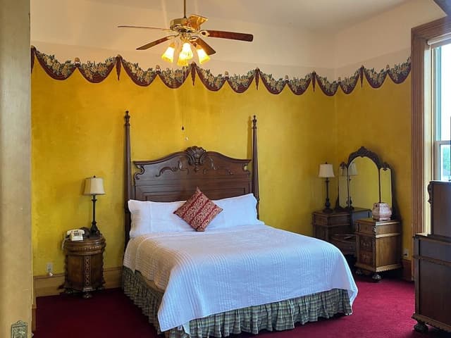 Presidential Room, 1 King Bed, City View