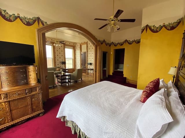 Presidential Room, 1 King Bed, City View