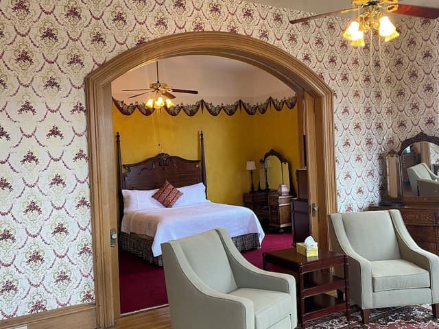 Presidential Room, 1 King Bed, City View