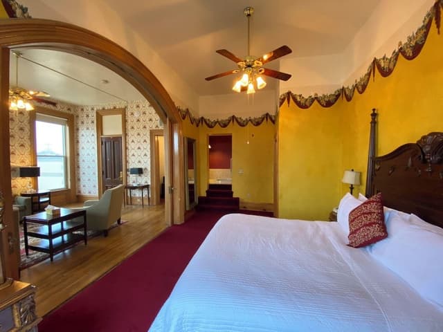 Presidential Room, 1 King Bed, City View