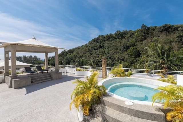 New Three Bedroom Family Suite with Jacuzzi (One-time free minibar)