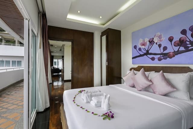 Three Bedroom Family Suite with free Minibar (One time)
